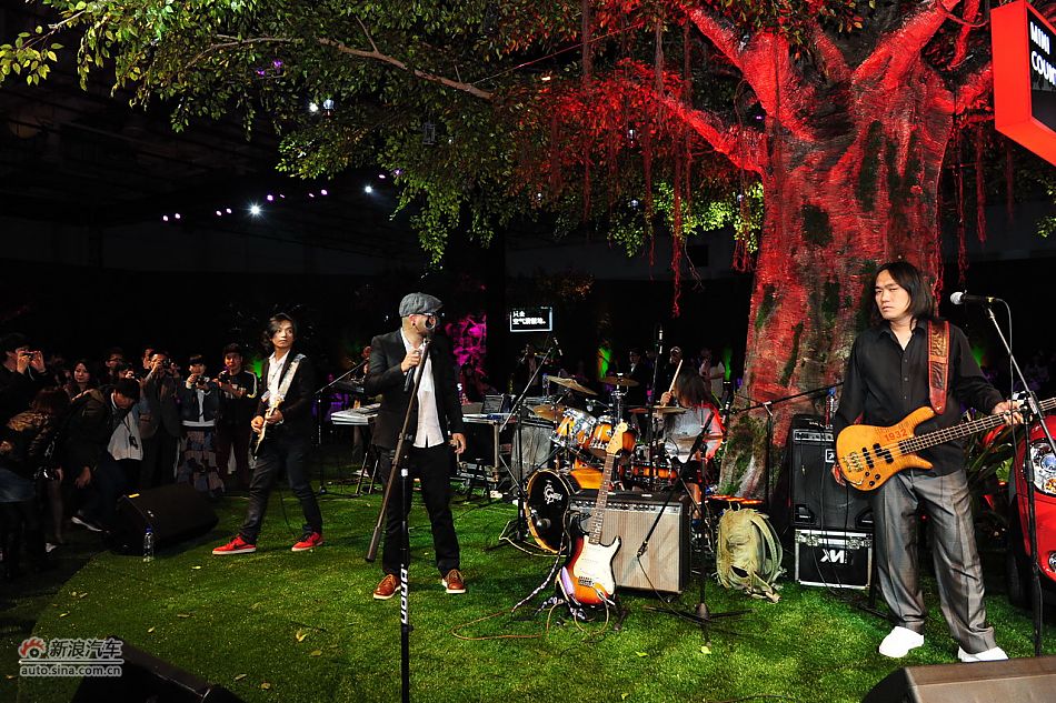 MINI COUNTRYMAN上市现场张震岳献唱