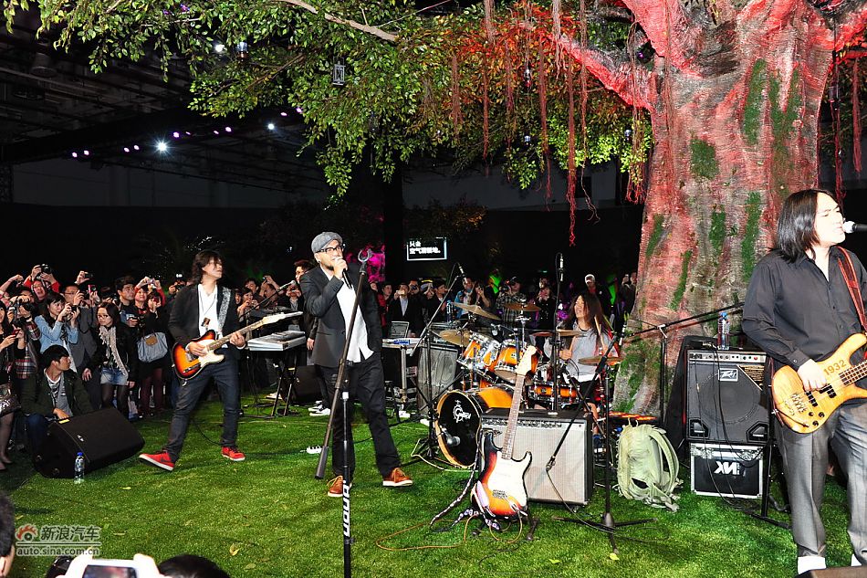 MINI COUNTRYMAN上市现场张震岳献唱