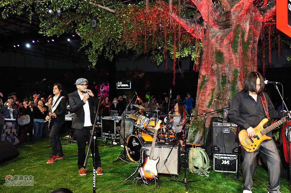 MINI COUNTRYMAN上市现场张震岳献唱