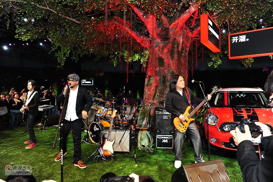 MINI COUNTRYMAN上市现场张震岳献唱