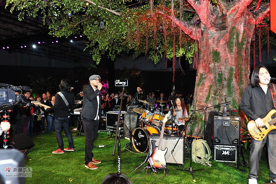MINI COUNTRYMAN上市现场张震岳献唱