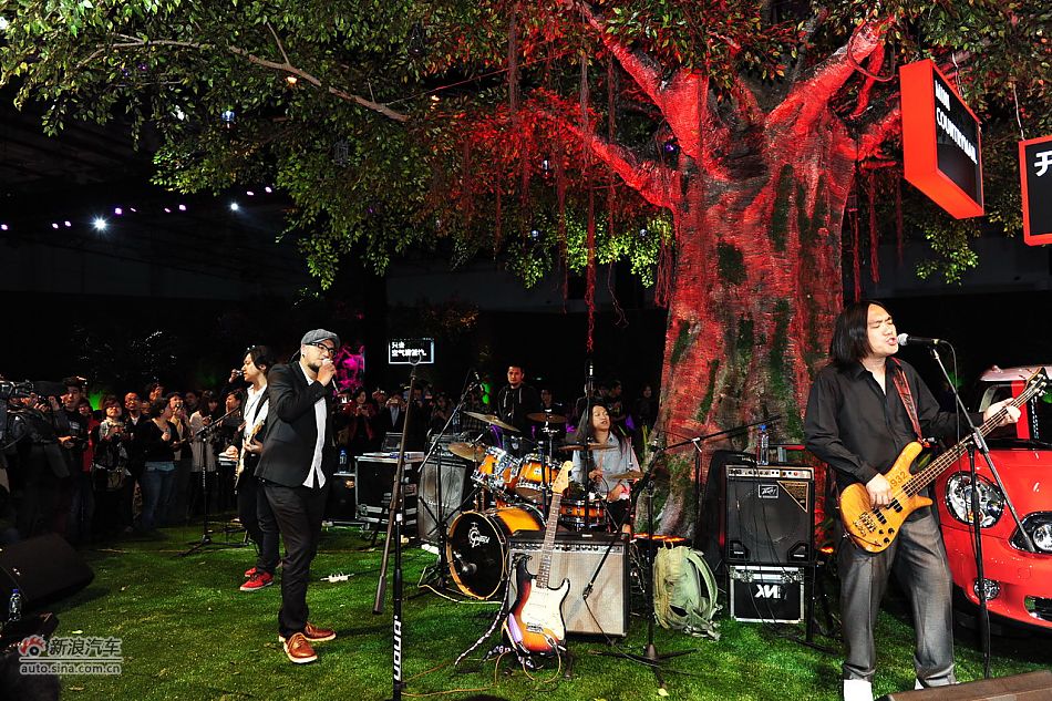 MINI COUNTRYMAN上市现场张震岳献唱