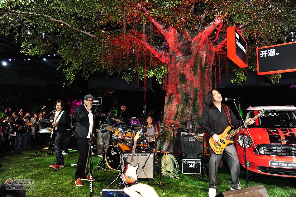 MINI COUNTRYMAN上市现场张震岳献唱