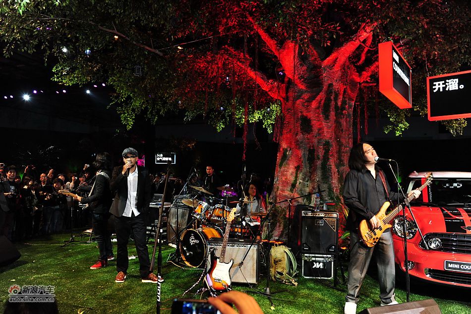 MINI COUNTRYMAN上市现场张震岳献唱