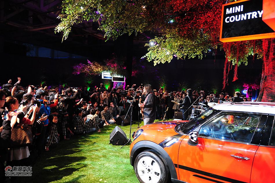 MINI COUNTRYMAN上市现场张震岳献唱