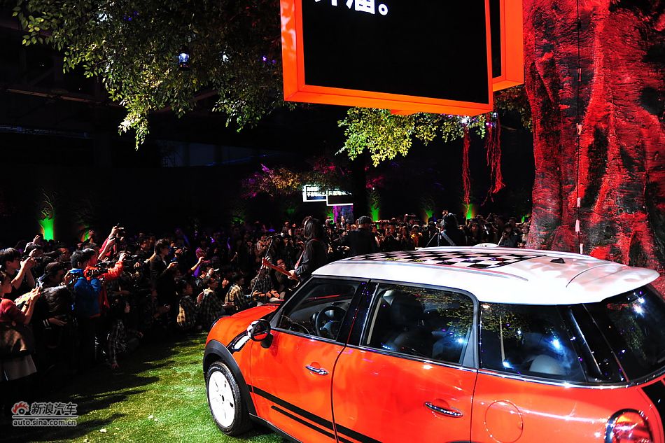 MINI COUNTRYMAN上市现场张震岳献唱