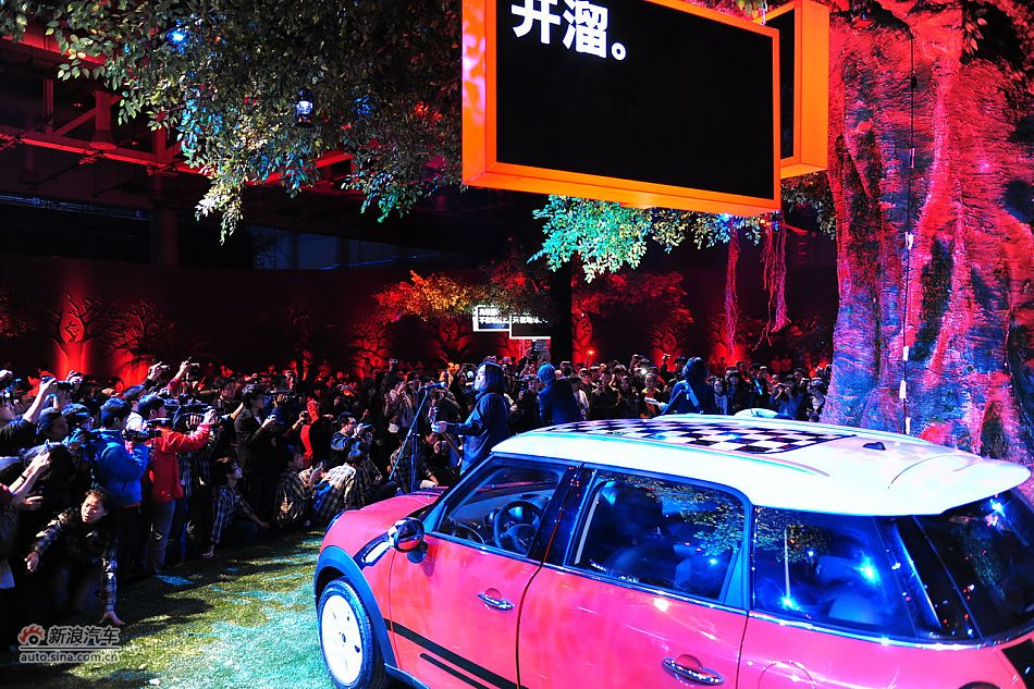MINI COUNTRYMAN上市现场张震岳献唱