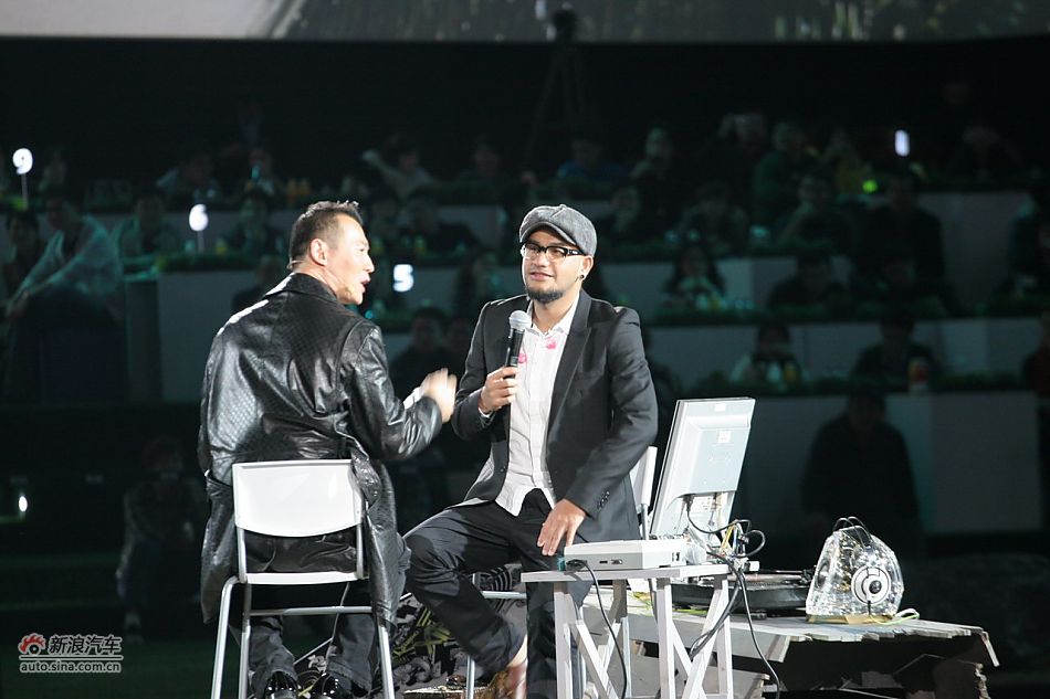 MINI Countryman上市现场 张震岳接受采访