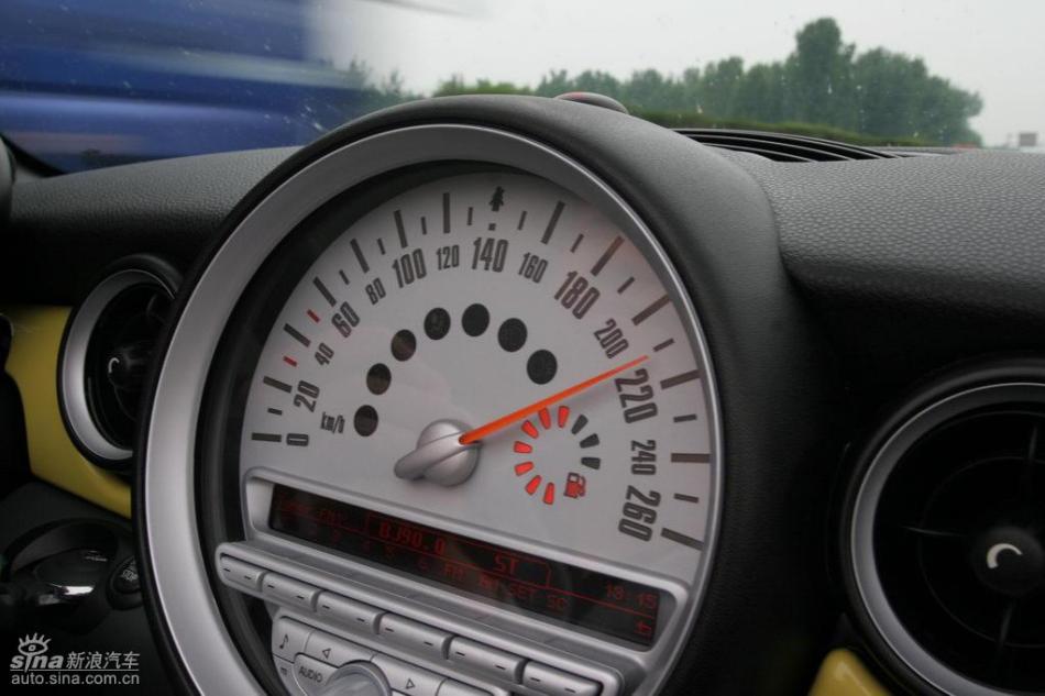 MINI Cooper S敞篷山路动态