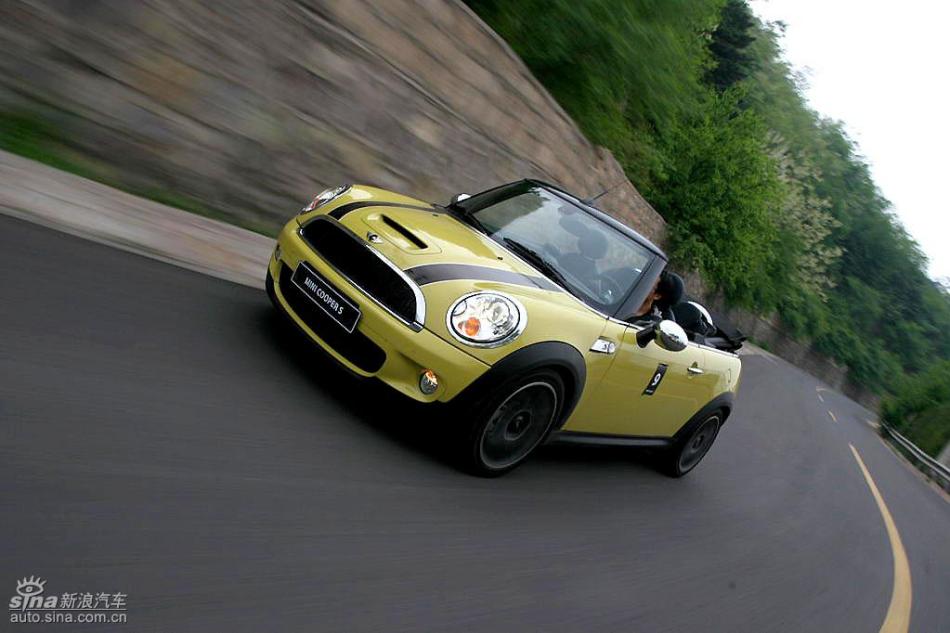 MINI Cooper S敞篷山路动态