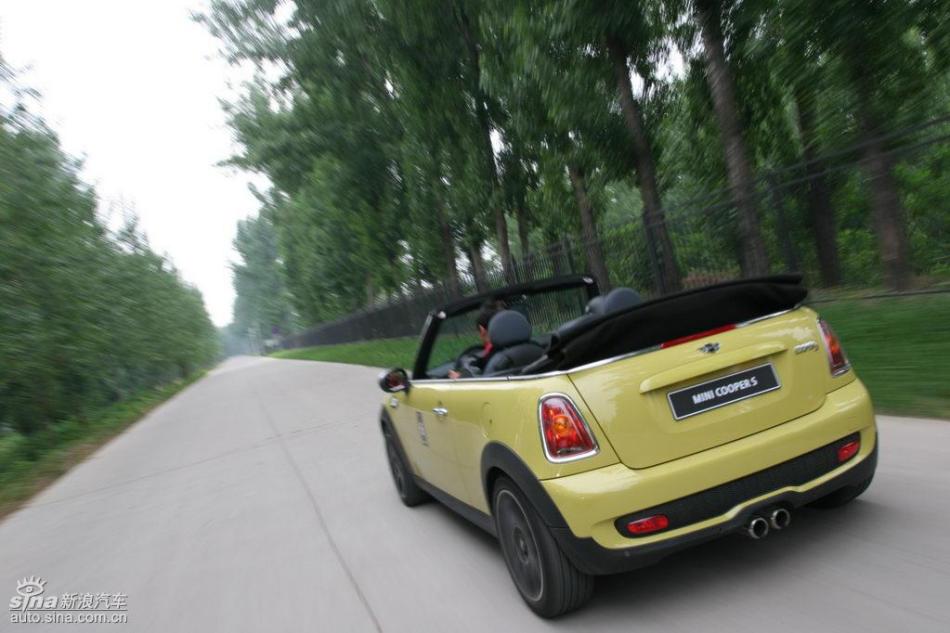 MINI Cooper S敞篷山路动态