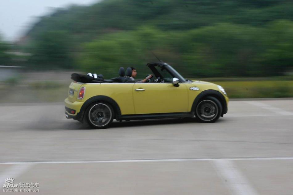 MINI Cooper S敞篷山路动态