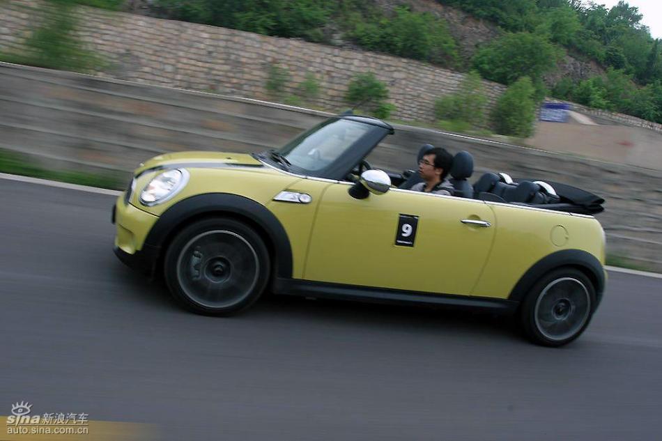 MINI Cooper S敞篷山路动态