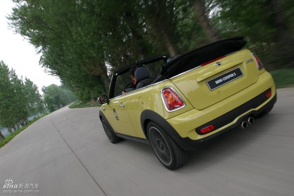 MINI Cooper S敞篷山路动态