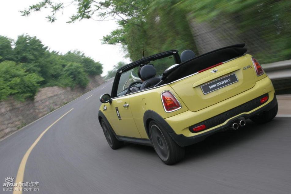 MINI Cooper S敞篷山路动态