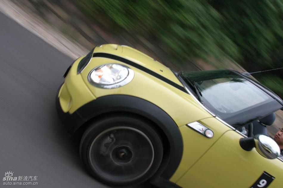 MINI Cooper S敞篷山路动态