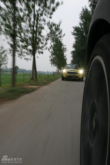 MINI Cooper S敞篷山路动态