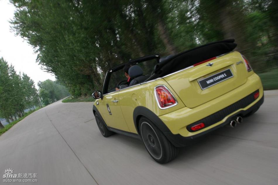 MINI Cooper S敞篷山路动态