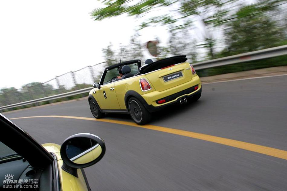MINI Cooper S敞篷山路动态