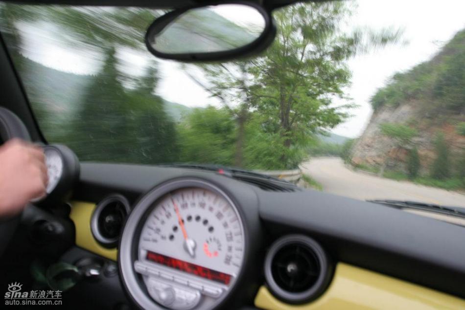 MINI Cooper S敞篷山路动态