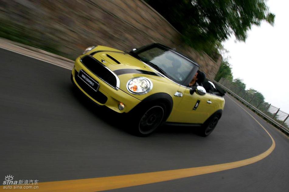 MINI Cooper S敞篷山路动态
