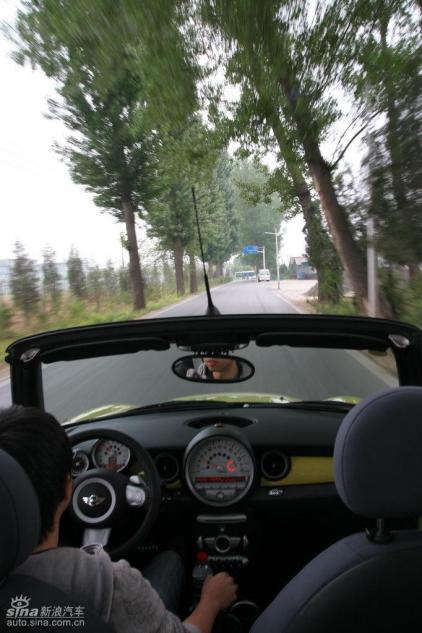 MINI Cooper S敞篷山路动态