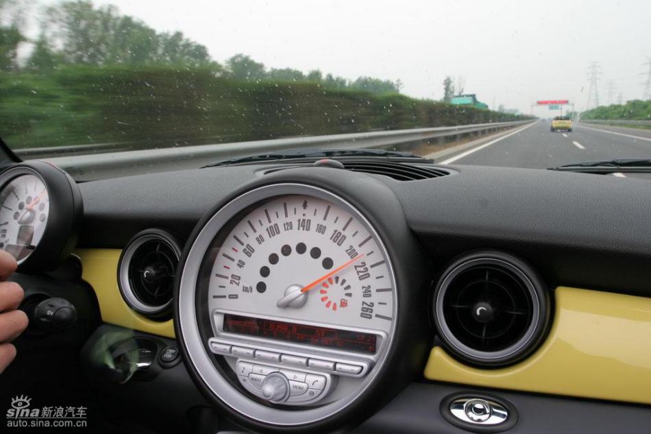 MINI Cooper S敞篷山路动态