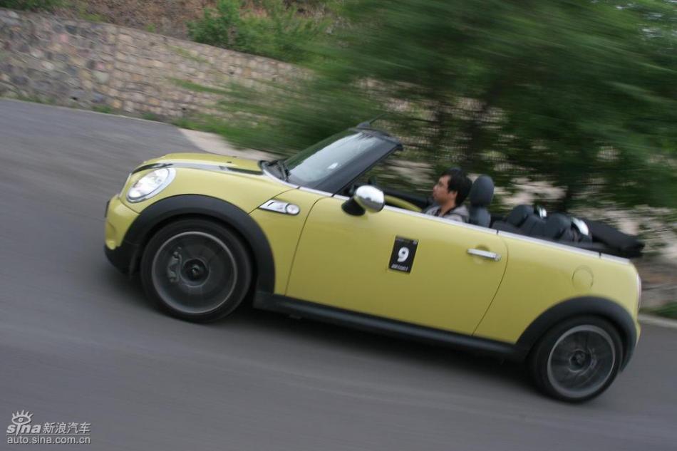 MINI Cooper S敞篷山路动态