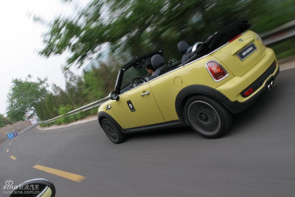MINI Cooper S敞篷山路动态