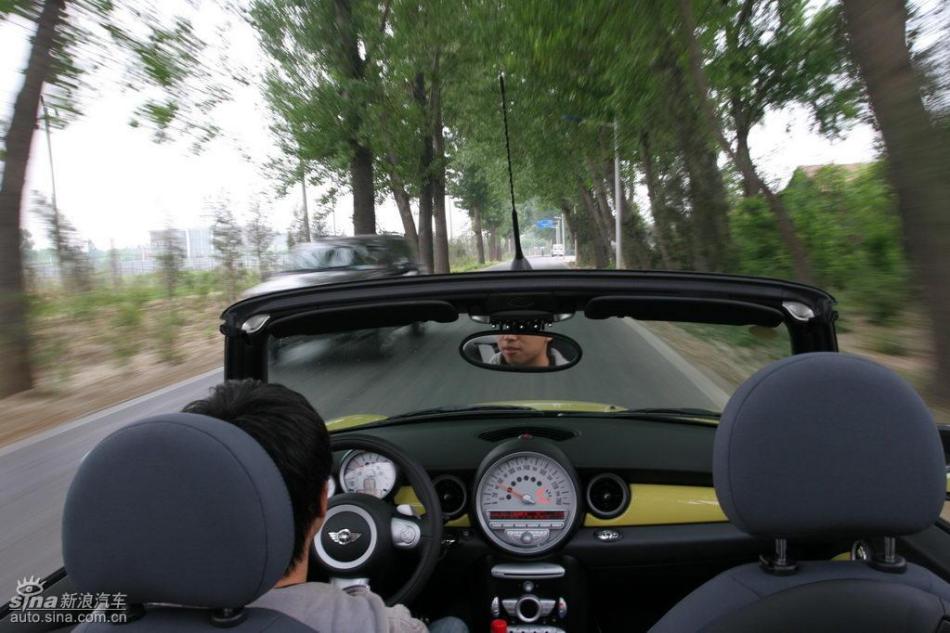 MINI Cooper S敞篷山路动态