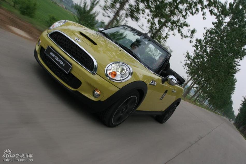 MINI Cooper S敞篷山路动态
