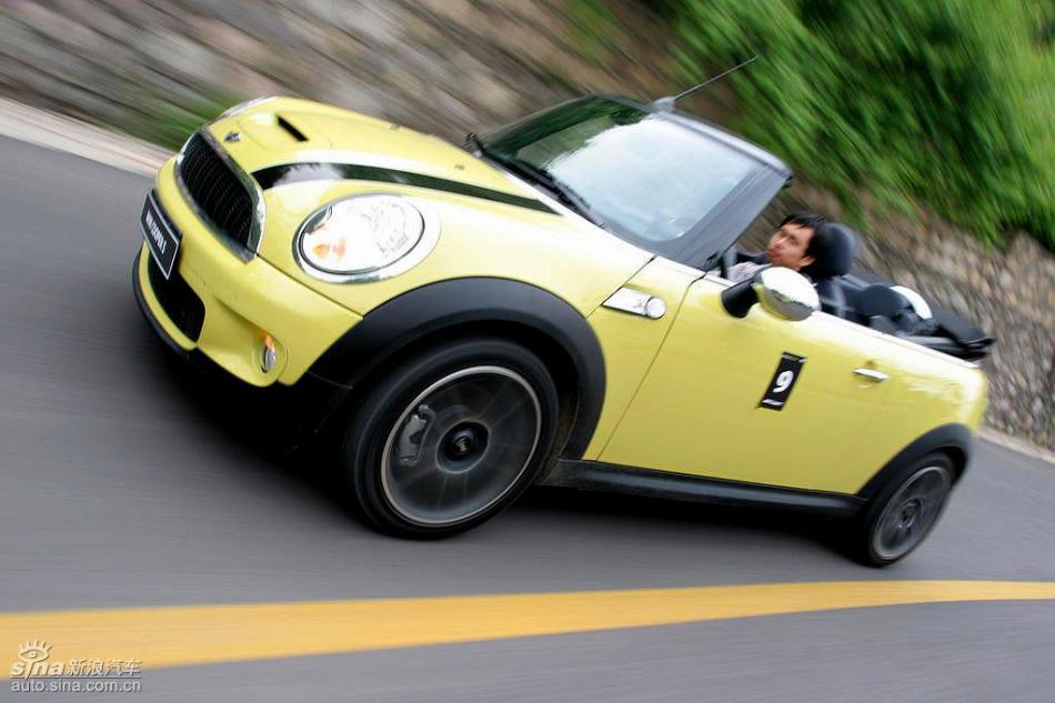 MINI Cooper S敞篷山路动态