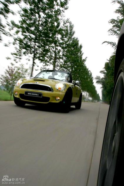 MINI Cooper S敞篷山路动态