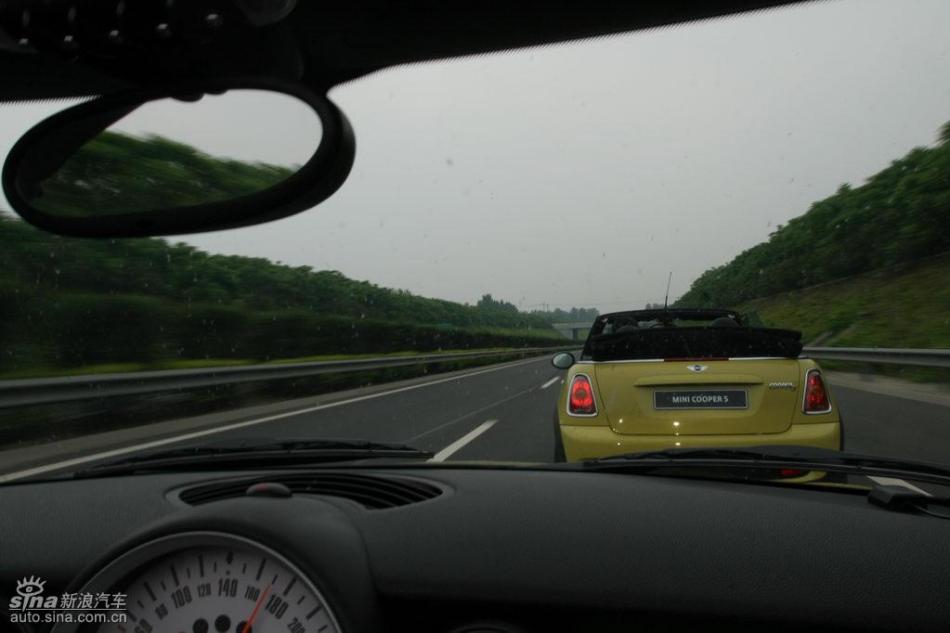 MINI Cooper S敞篷山路动态