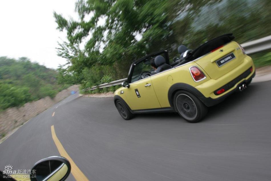 MINI Cooper S敞篷山路动态
