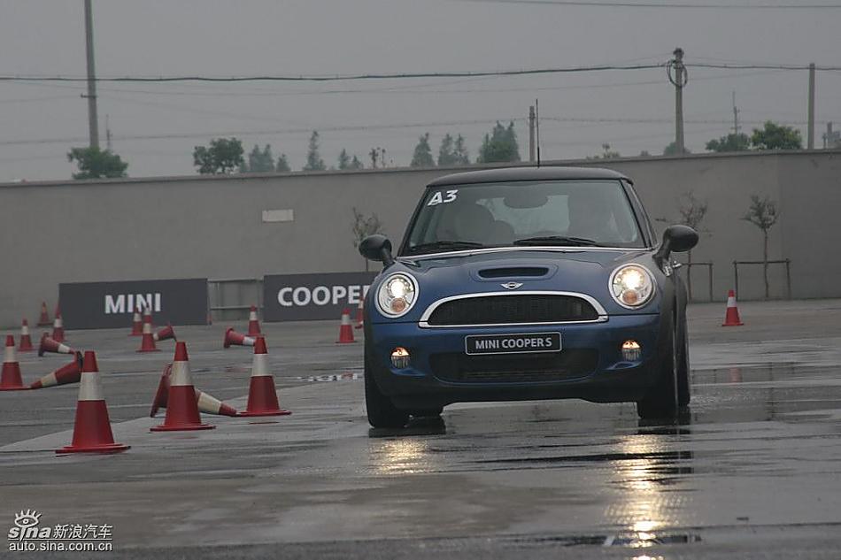 Mini Cooper S赛道绕桩