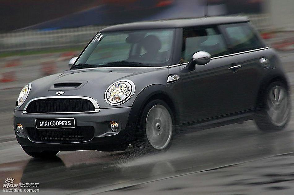 Mini Cooper S赛道绕桩