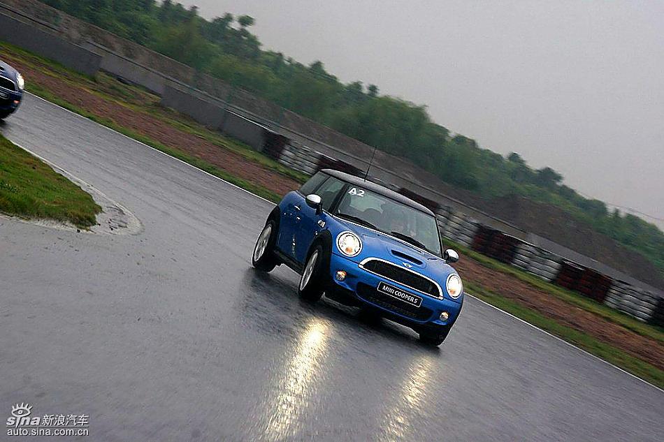 Mini Cooper S赛道绕桩