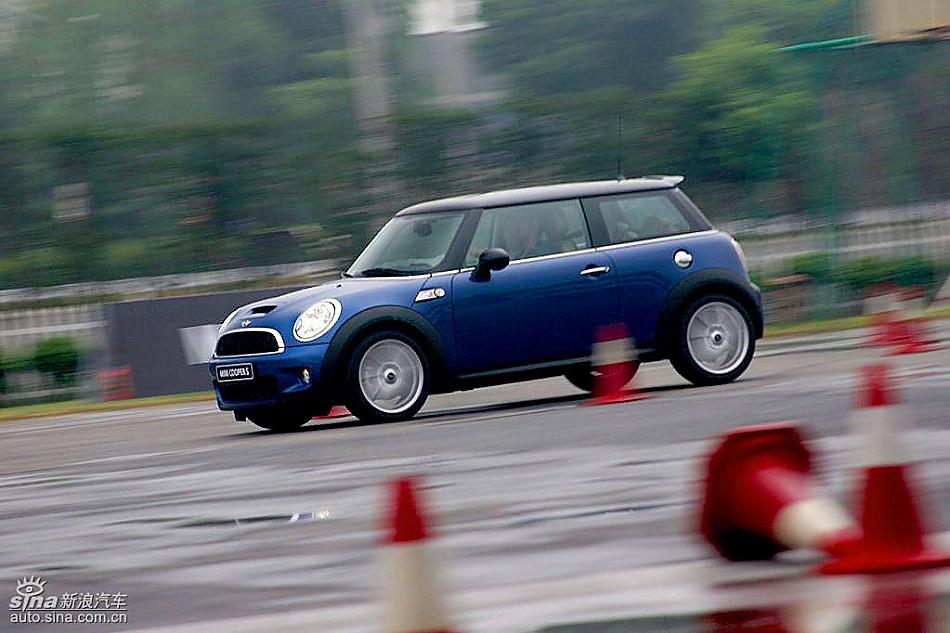 Mini Cooper S赛道绕桩