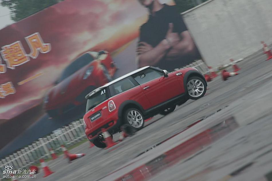 Mini Cooper S赛道绕桩