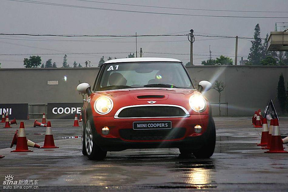Mini Cooper S赛道绕桩