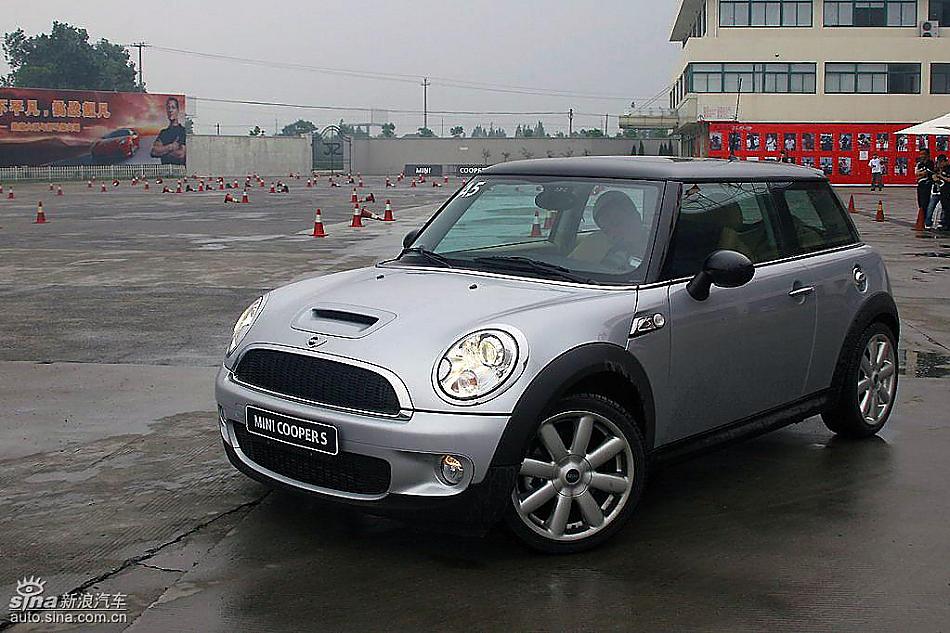 Mini Cooper S赛道绕桩