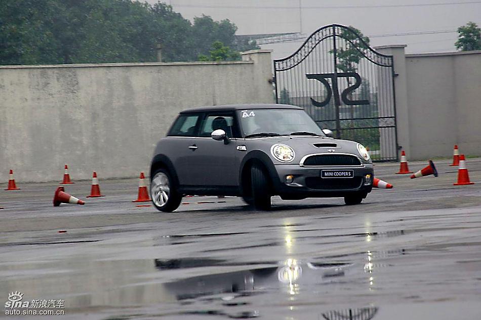 Mini Cooper S赛道绕桩