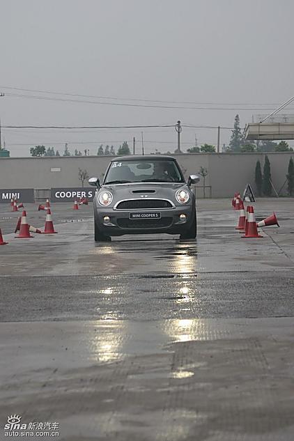 Mini Cooper S赛道绕桩
