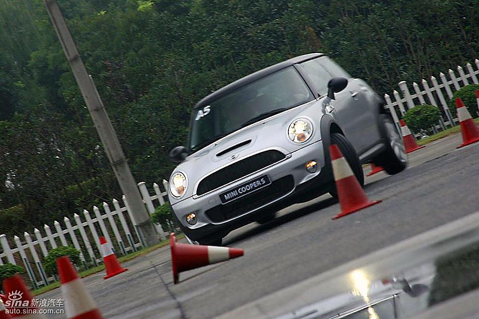 Mini Cooper S赛道绕桩