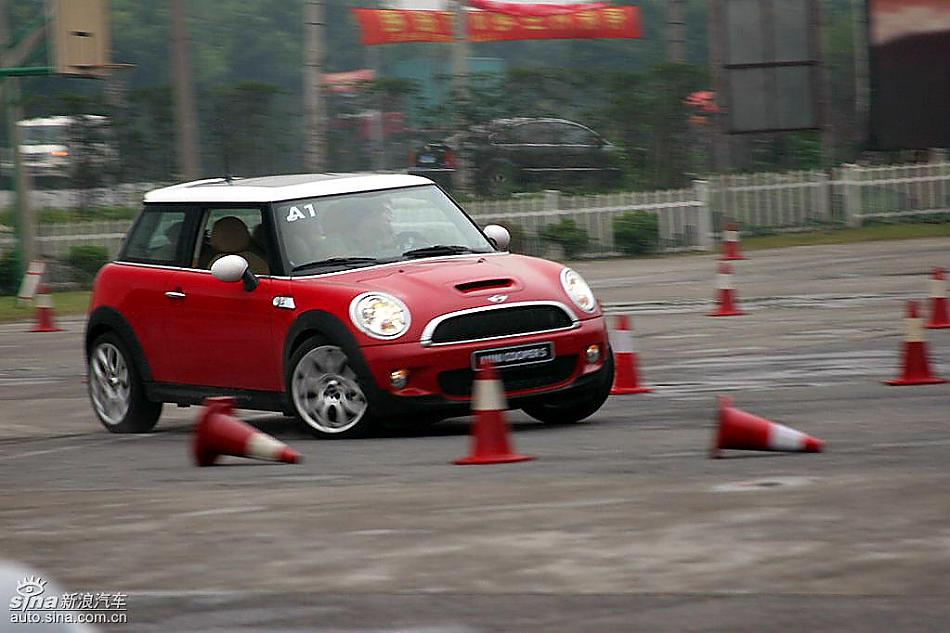 Mini Cooper S赛道绕桩