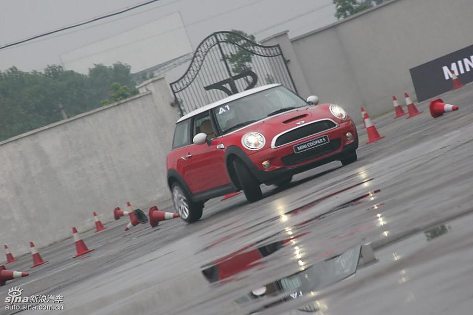 Mini Cooper S赛道绕桩