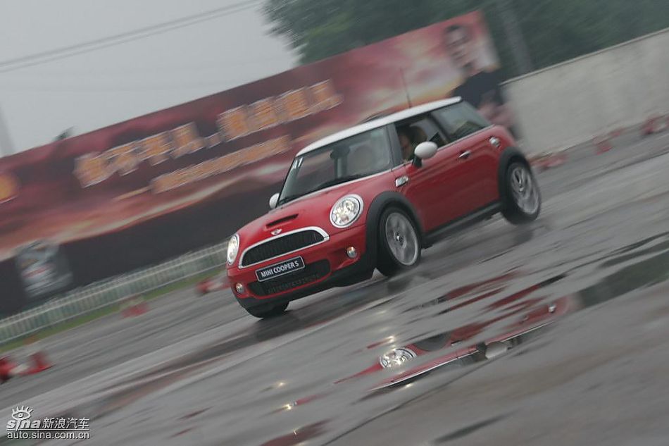 Mini Cooper S赛道绕桩