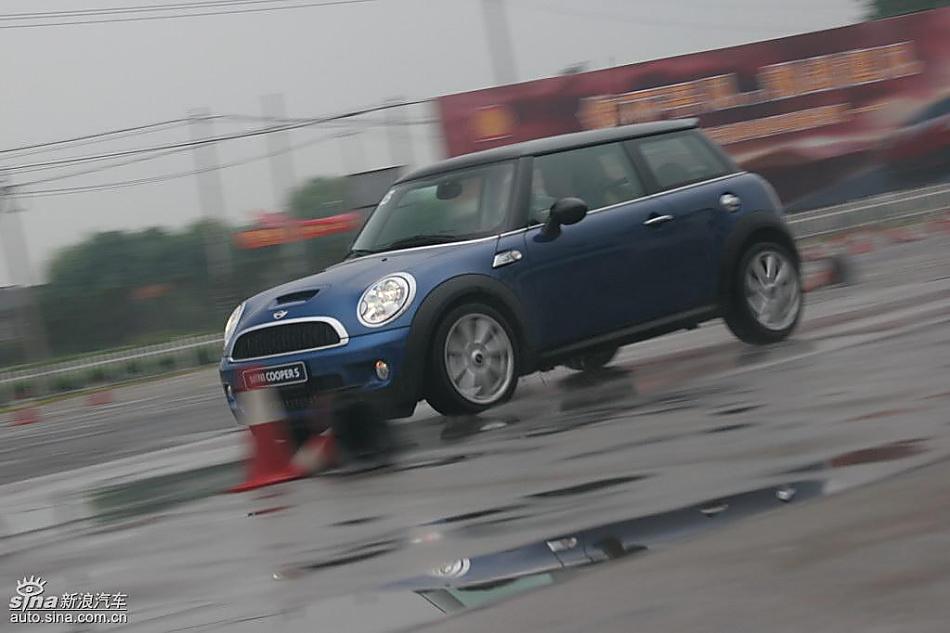 Mini Cooper S赛道绕桩
