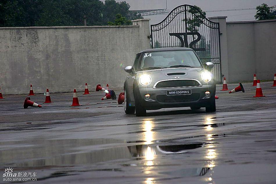 Mini Cooper S赛道绕桩